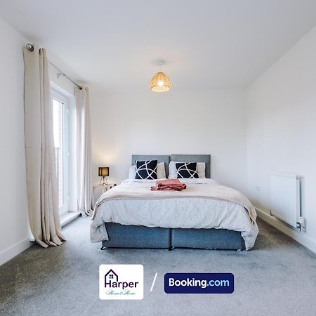 Prime Location 3 Storey By Harperletting Short Lets & Serviced Accommodation Chester With Driveway Long Or Short Stays Hough Green Dış mekan fotoğraf