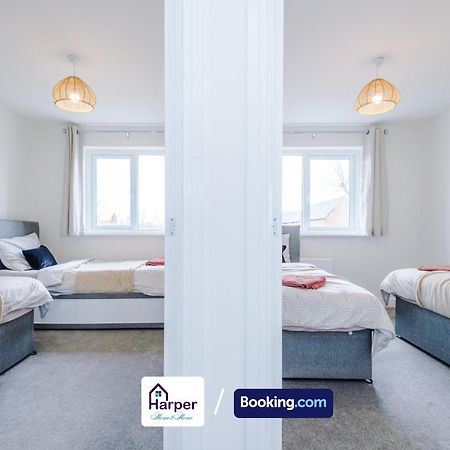 Prime Location 3 Storey By Harperletting Short Lets & Serviced Accommodation Chester With Driveway Long Or Short Stays Hough Green Dış mekan fotoğraf
