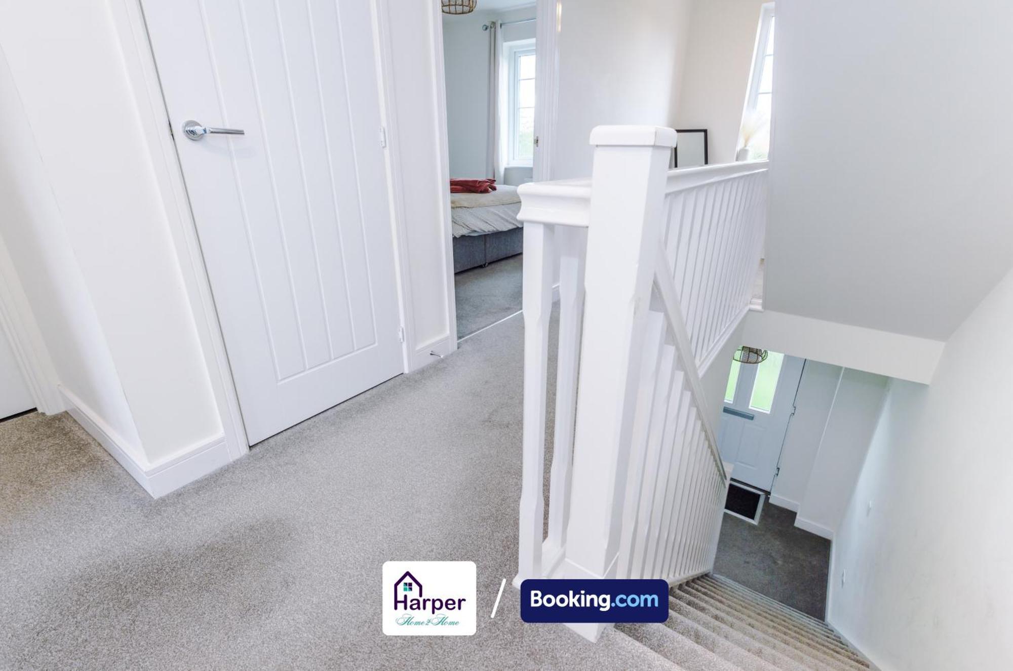 Prime Location 3 Storey By Harperletting Short Lets & Serviced Accommodation Chester With Driveway Long Or Short Stays Hough Green Dış mekan fotoğraf