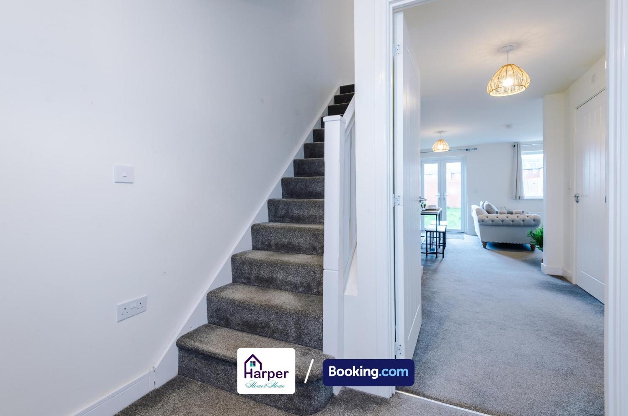 Prime Location 3 Storey By Harperletting Short Lets & Serviced Accommodation Chester With Driveway Long Or Short Stays Hough Green Dış mekan fotoğraf