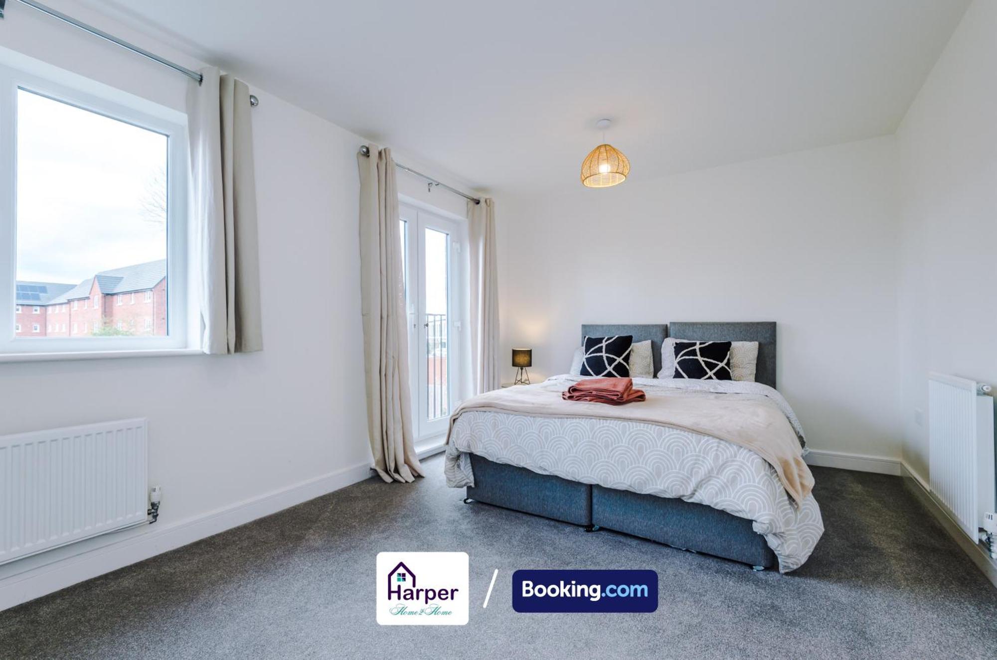Prime Location 3 Storey By Harperletting Short Lets & Serviced Accommodation Chester With Driveway Long Or Short Stays Hough Green Dış mekan fotoğraf