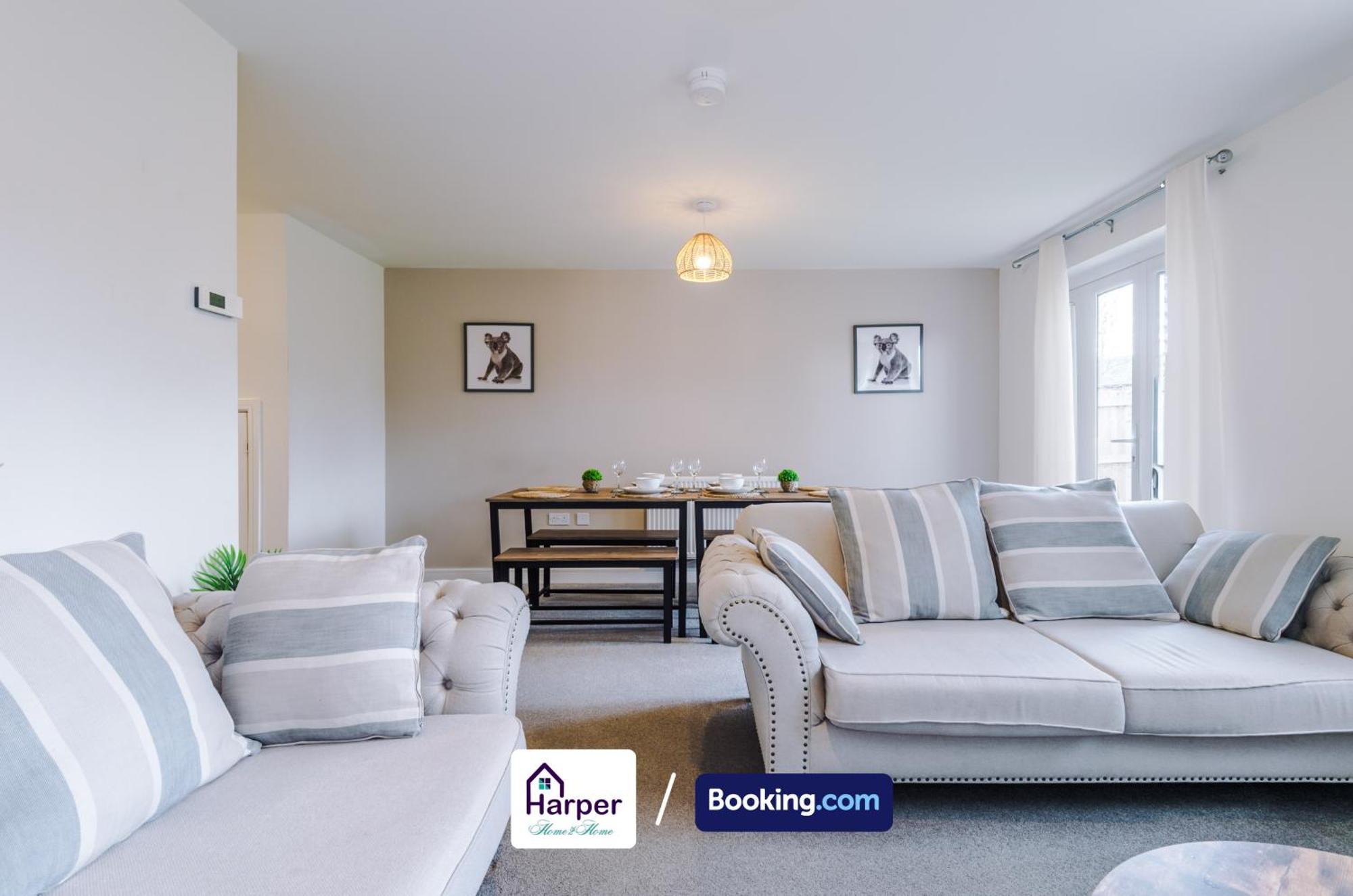 Prime Location 3 Storey By Harperletting Short Lets & Serviced Accommodation Chester With Driveway Long Or Short Stays Hough Green Dış mekan fotoğraf