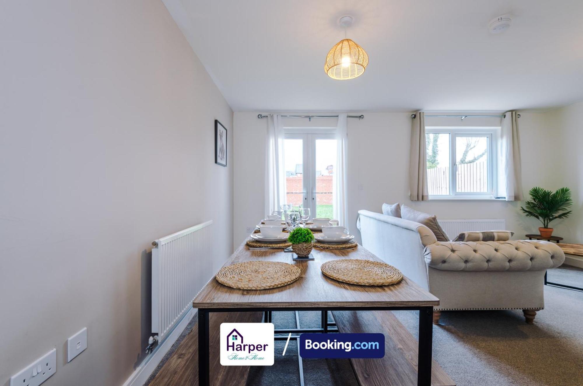 Prime Location 3 Storey By Harperletting Short Lets & Serviced Accommodation Chester With Driveway Long Or Short Stays Hough Green Dış mekan fotoğraf