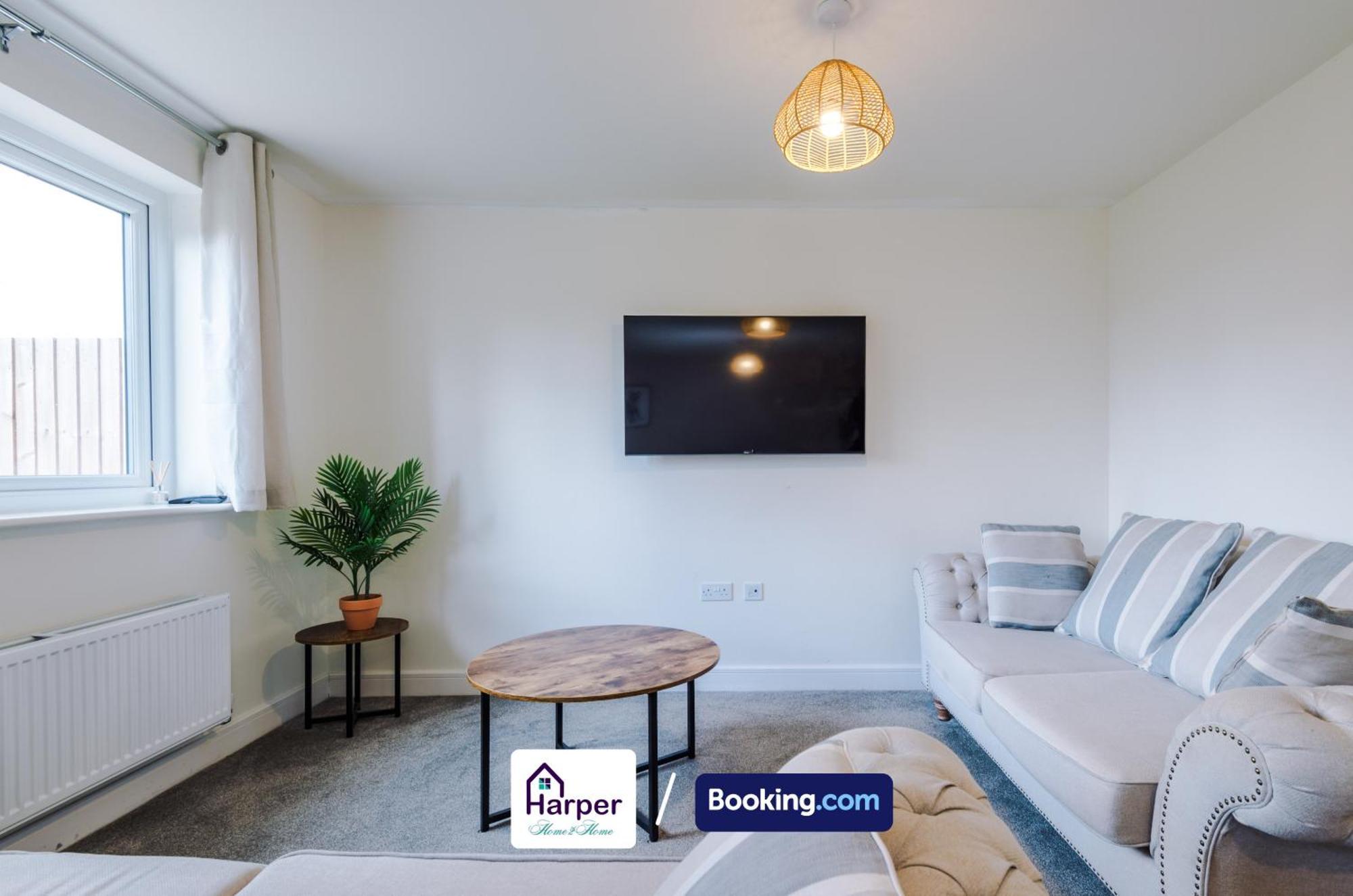 Prime Location 3 Storey By Harperletting Short Lets & Serviced Accommodation Chester With Driveway Long Or Short Stays Hough Green Dış mekan fotoğraf
