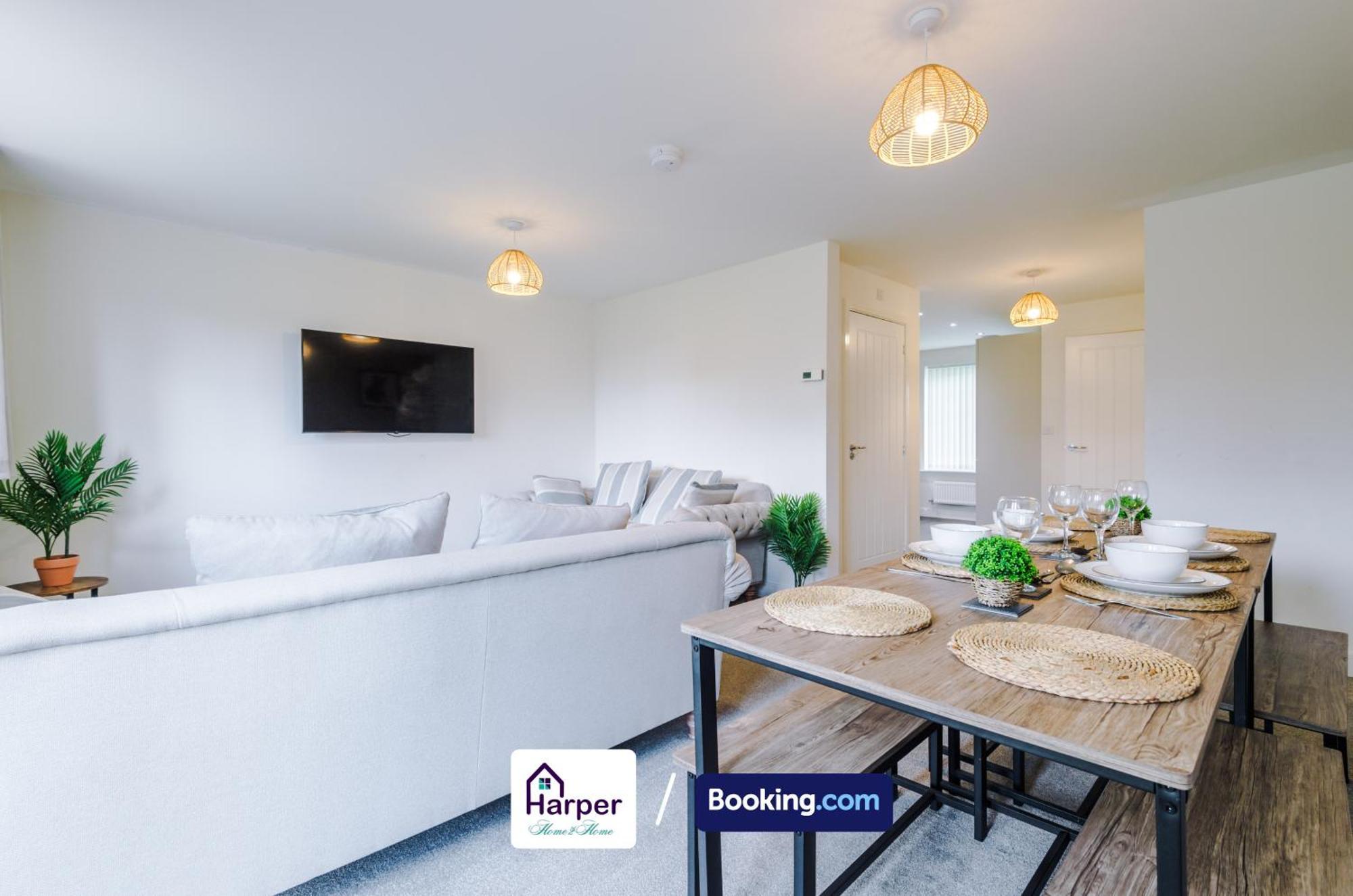 Prime Location 3 Storey By Harperletting Short Lets & Serviced Accommodation Chester With Driveway Long Or Short Stays Hough Green Dış mekan fotoğraf