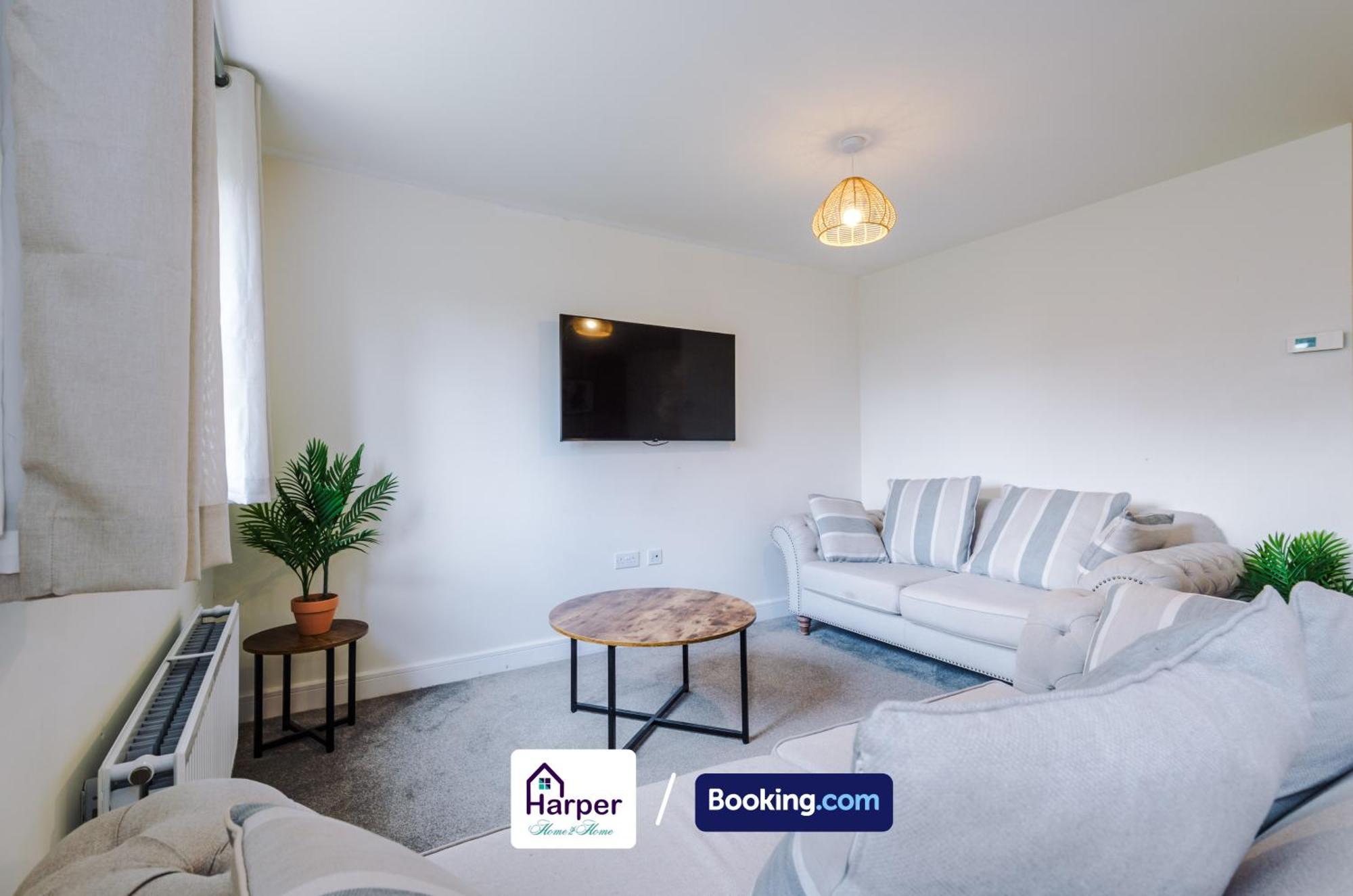 Prime Location 3 Storey By Harperletting Short Lets & Serviced Accommodation Chester With Driveway Long Or Short Stays Hough Green Dış mekan fotoğraf