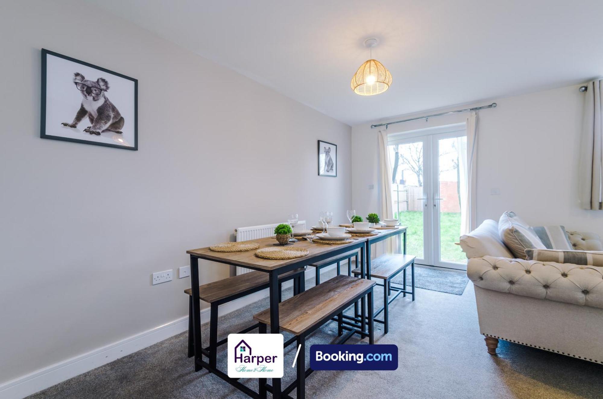 Prime Location 3 Storey By Harperletting Short Lets & Serviced Accommodation Chester With Driveway Long Or Short Stays Hough Green Dış mekan fotoğraf