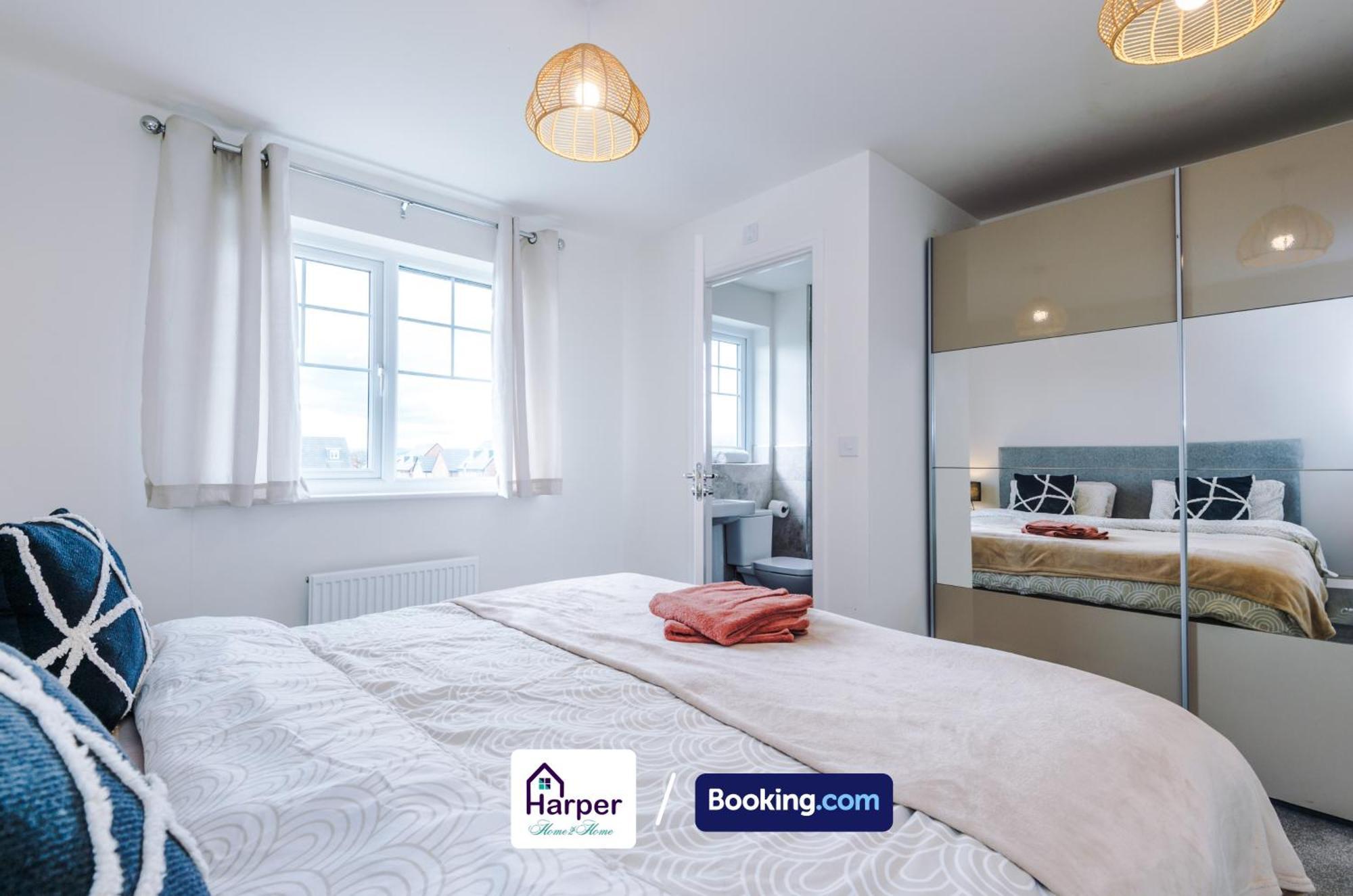 Prime Location 3 Storey By Harperletting Short Lets & Serviced Accommodation Chester With Driveway Long Or Short Stays Hough Green Dış mekan fotoğraf