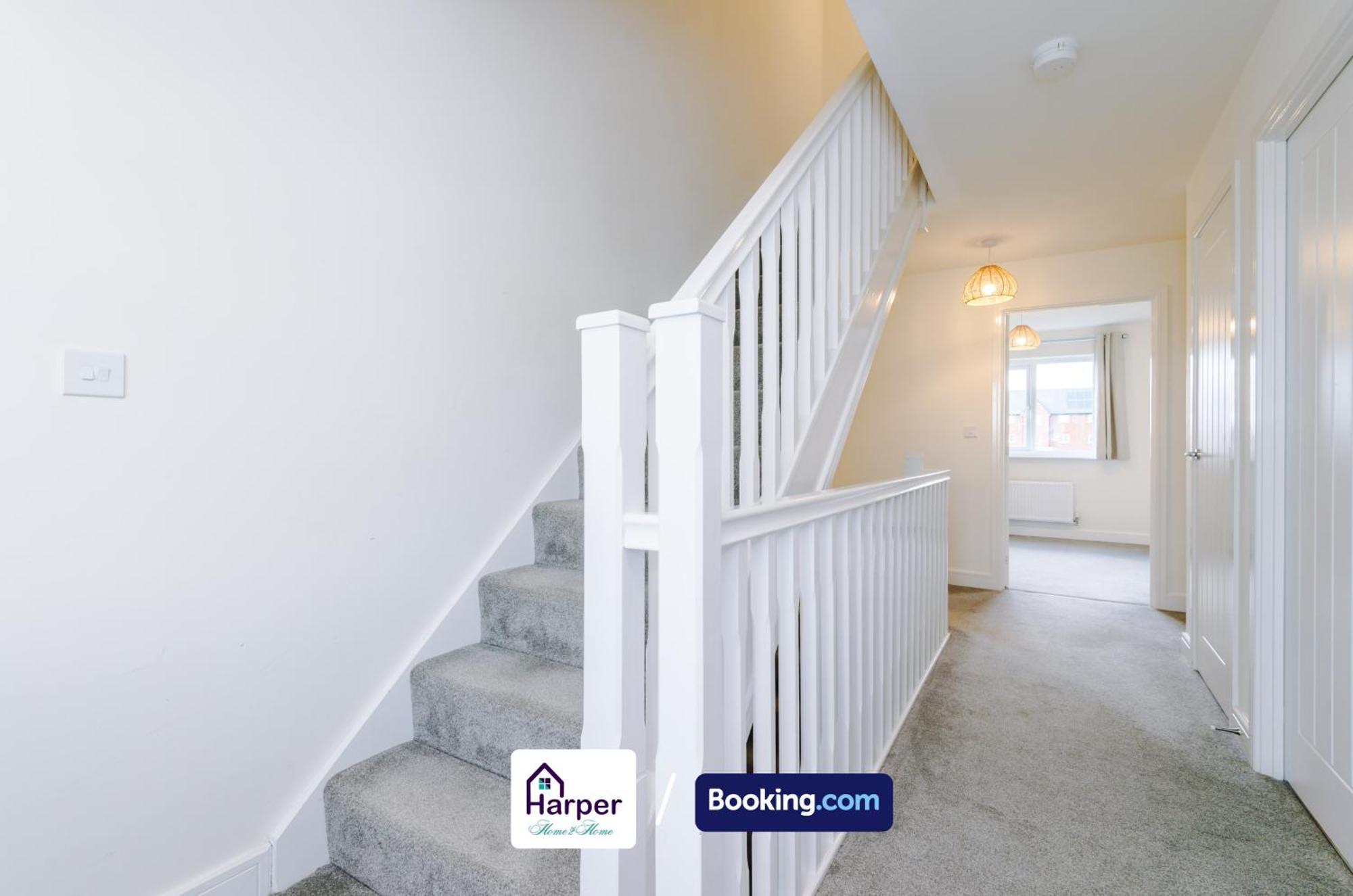 Prime Location 3 Storey By Harperletting Short Lets & Serviced Accommodation Chester With Driveway Long Or Short Stays Hough Green Dış mekan fotoğraf
