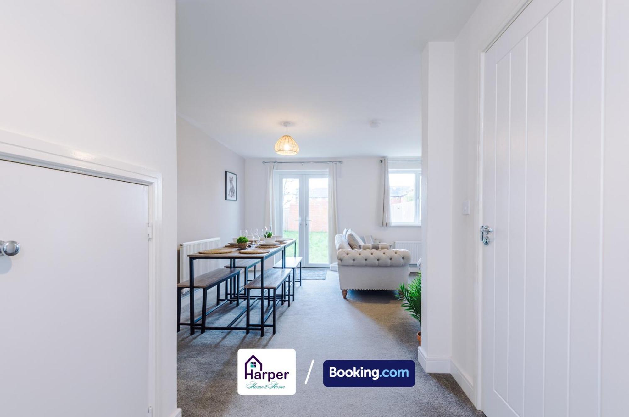 Prime Location 3 Storey By Harperletting Short Lets & Serviced Accommodation Chester With Driveway Long Or Short Stays Hough Green Dış mekan fotoğraf