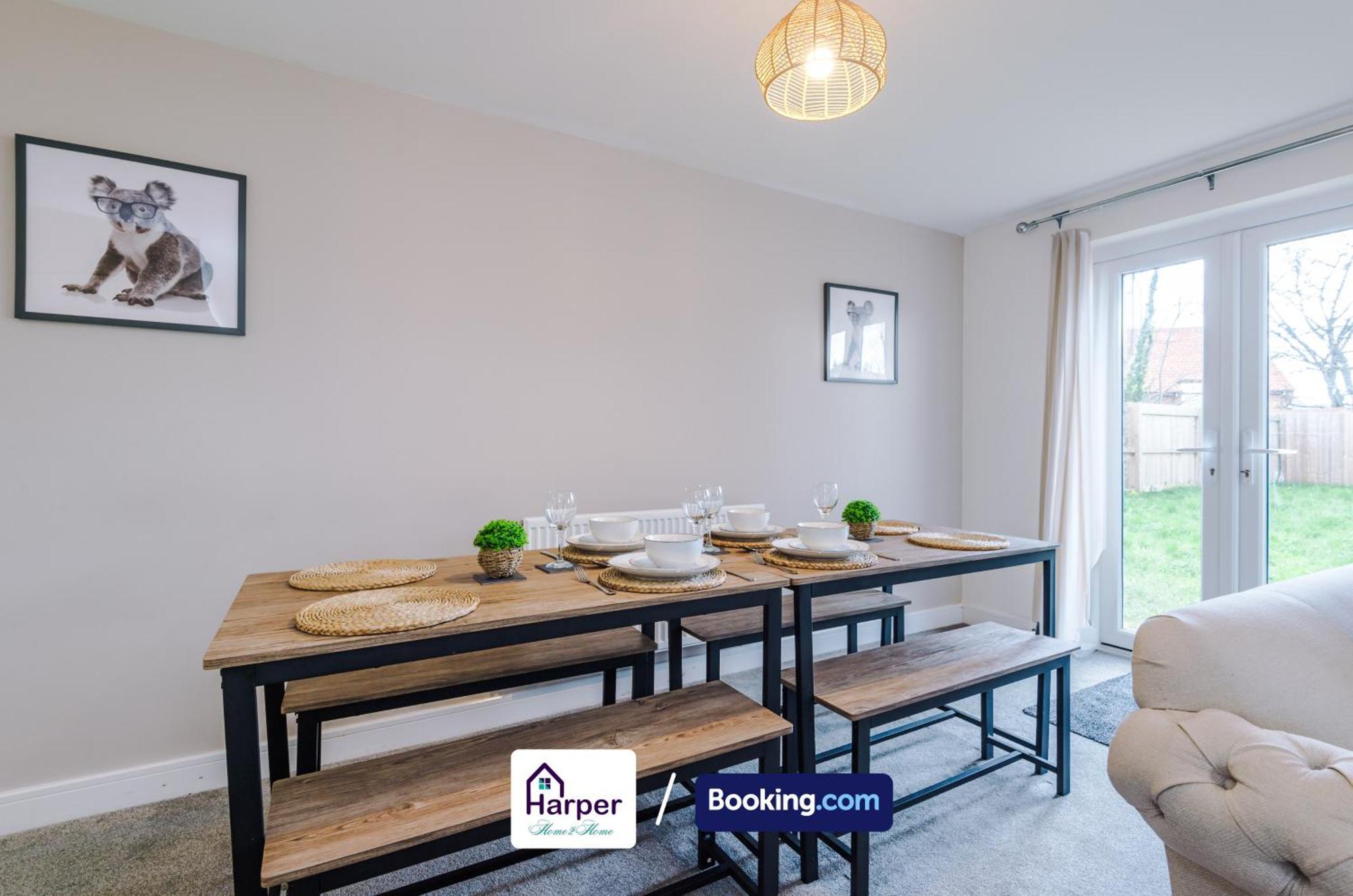 Prime Location 3 Storey By Harperletting Short Lets & Serviced Accommodation Chester With Driveway Long Or Short Stays Hough Green Dış mekan fotoğraf