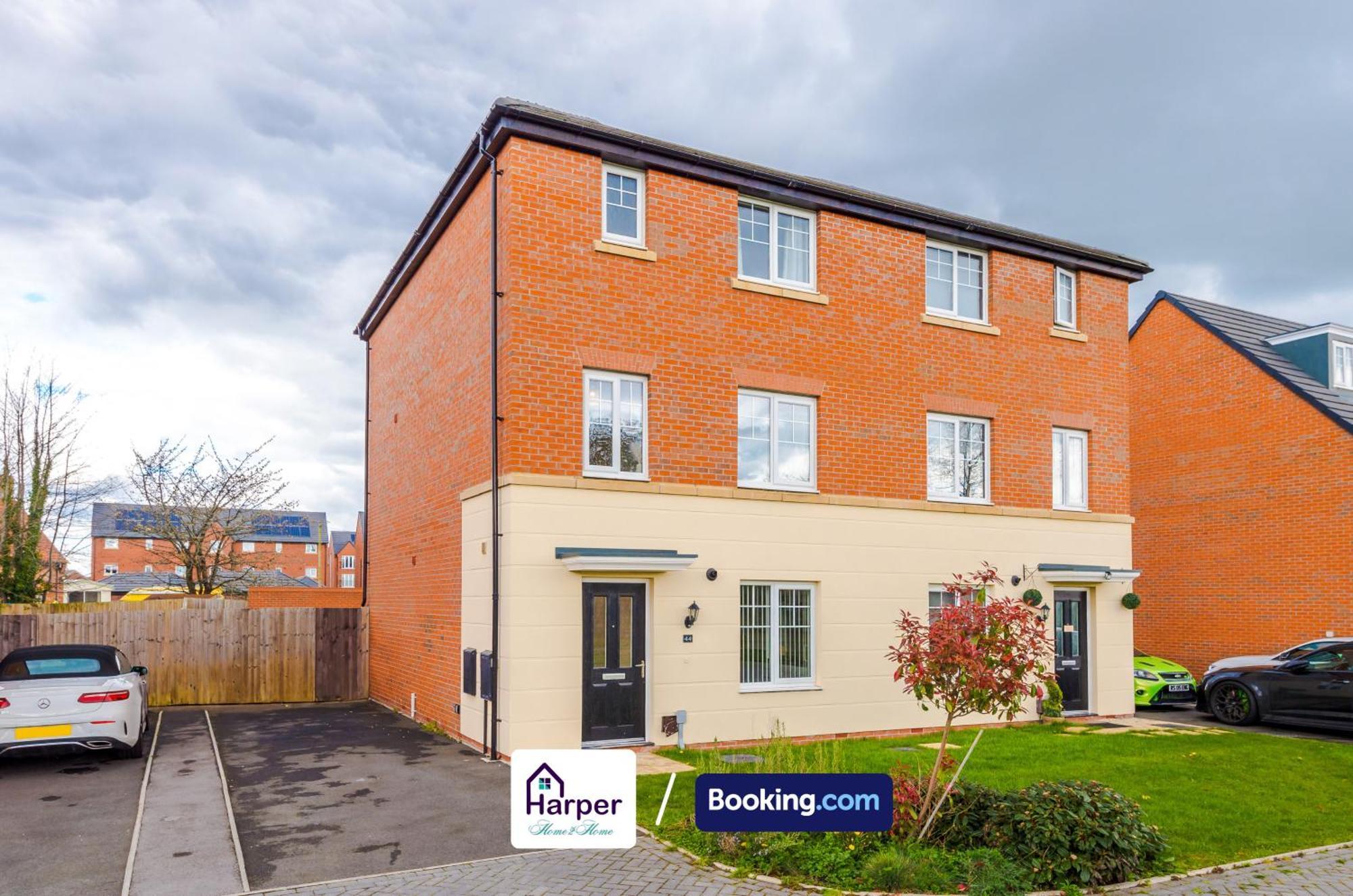 Prime Location 3 Storey By Harperletting Short Lets & Serviced Accommodation Chester With Driveway Long Or Short Stays Hough Green Dış mekan fotoğraf